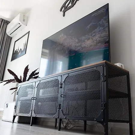 Amazing In By Valentino - Free Garage Parking Apartment